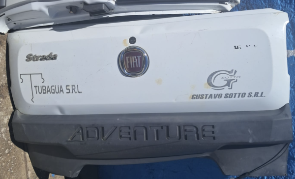 Tapa trasera fiat strada working